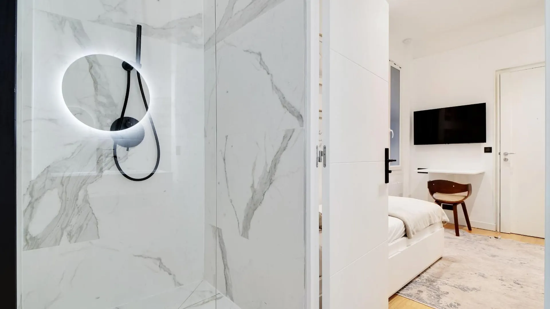 Pretty Studio In Paris