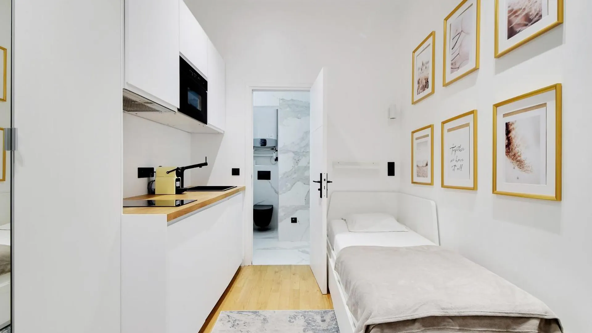Pretty Studio In Paris